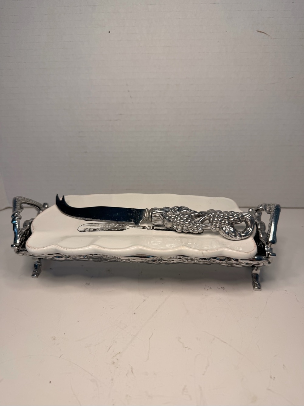 Mud Pie Grape Motif Cheese
Serving Set with Metal Tray and Knife